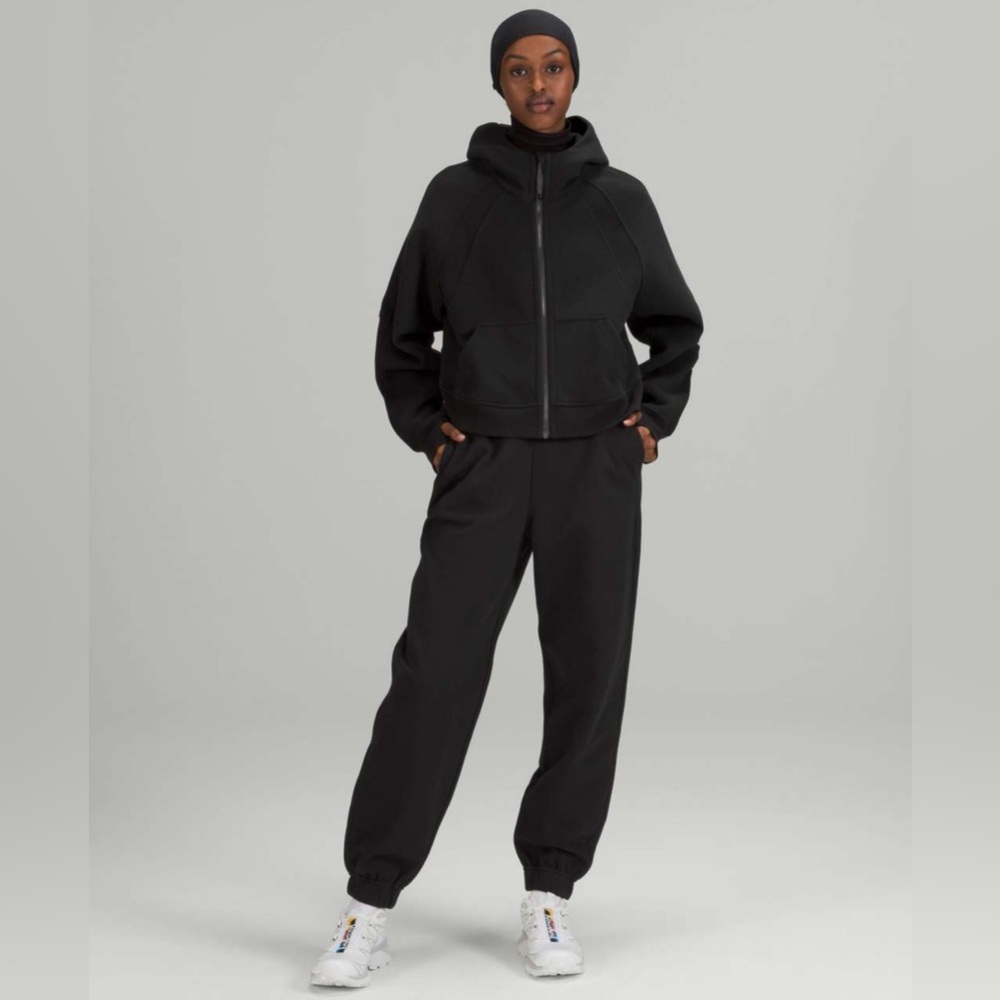 Lululemon Relaxed High-Rise Jogger 
Size 8
Black
127